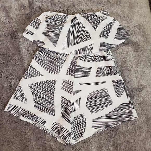 Retro Strapless Romper: White & Black Geometric, with Pockets! - Picture 1 of 6